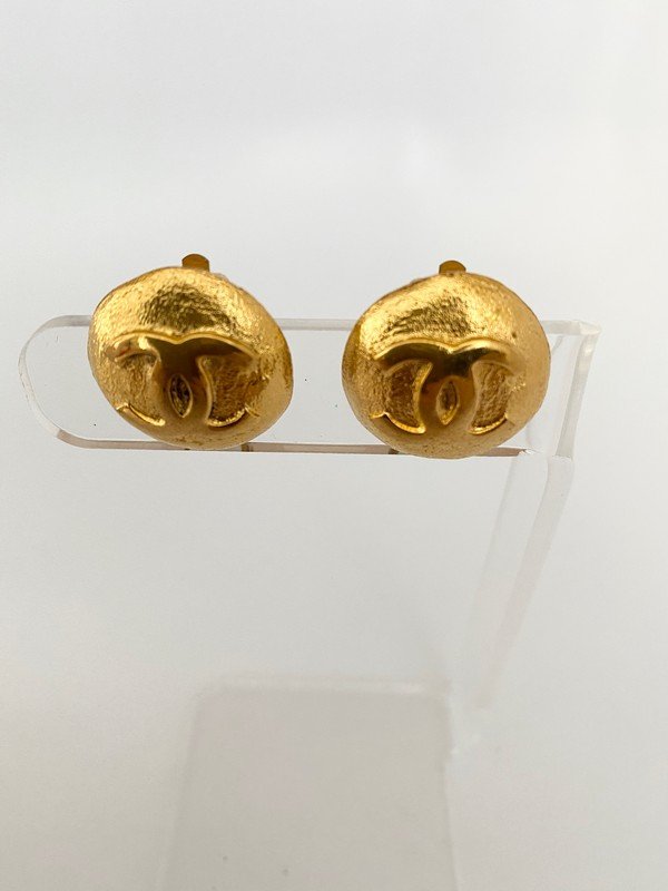 VINTAGE CHANEL MADE IN FRANCE CC LOGO RUNWAY EARRINGS (1 of 2)