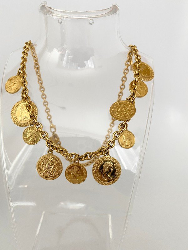 A VINTAGE EUROPEAN DESIGNER COIN CHARM NECKLACE (1 of 2)