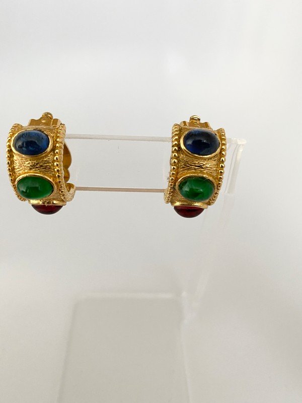 VINTAGE CINER RUBY EMERALD & SAPPHIRE GRIPOIX EARRINGS (1 of 2)