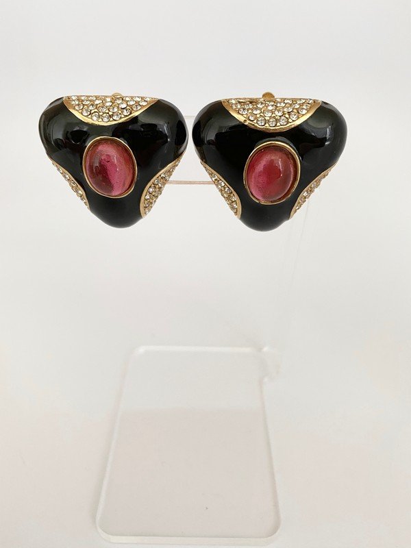 VINTAGE CINER LOOK OF WEBB MASSIVE GRIPOIX EARRINGS: A find pair of enameled and ruby gripoix faux jewel earrings signed Ciner. Each measures 1 1/2"