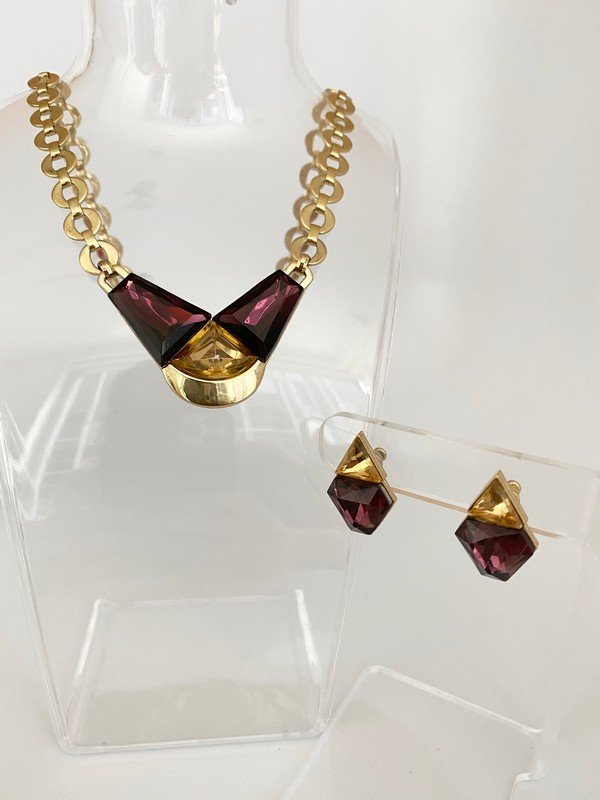 VINTAGE 80'S FAUX AMETHYST & CITRINE NECKLACE EARRINGS: AN 80's unique cut stone faux amethyst and citrine necklace and matching pierced earrings. The necklace measures 18" with each earring measuring about 1 1/2"