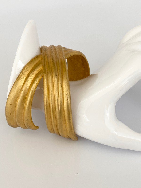 VINTAGE OVERSIZED CHUNKY CRISCROSS RUNWAY CUFF BRACELET (1 of 2)