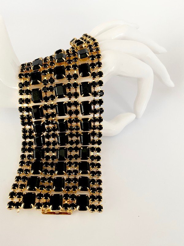 VINTAGE HAUTE COUTURE RUNWAY JET FRENCH BRACELET (1 of 2)