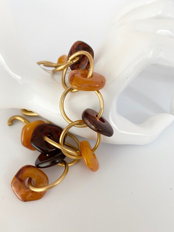 VINTAGE JILL FAGIN HAUTE COUTURE RUNWAY CHARM BRACELET: A signed Jill Fagin poured resin charm bracelet that measures 9" with an oversized hook