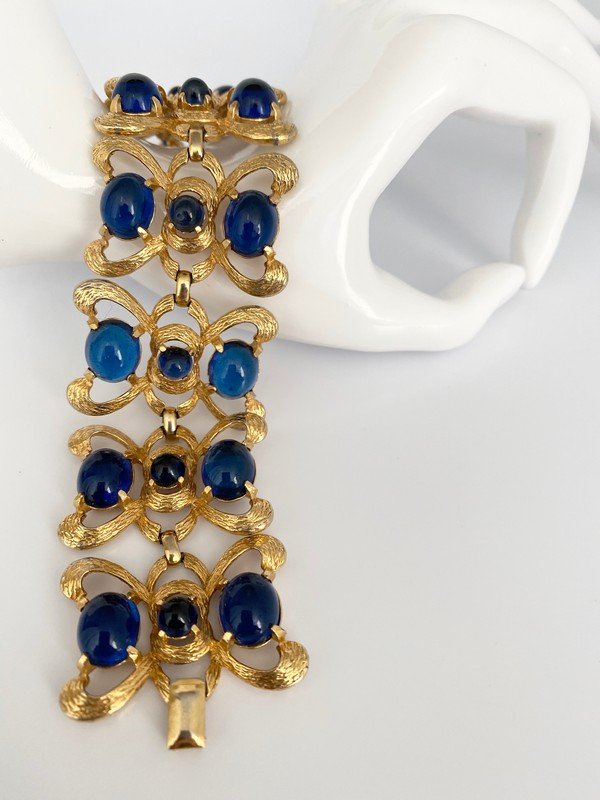 VINTAGE MARVELLA SAPPHIRE GLASS MOGUL BRACELET (1 of 3)