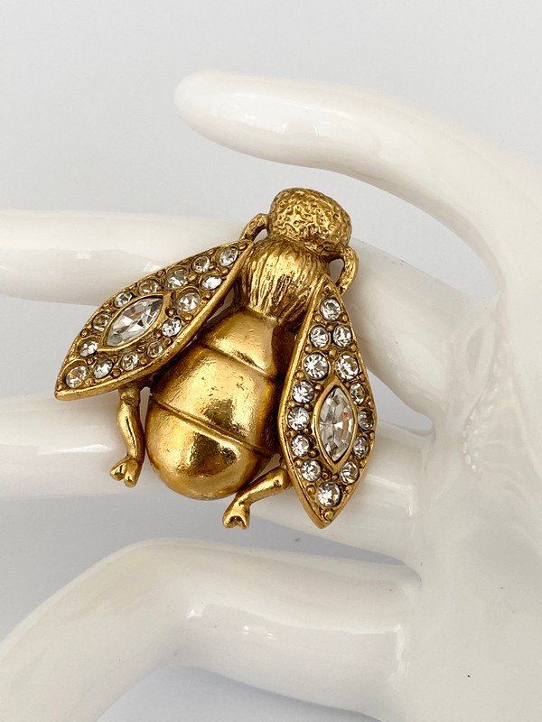 VINTAGE CHRISTIAN DIOR BOUTIQUE QUEEN BEE RUNWAY PIN (1 of 3)
