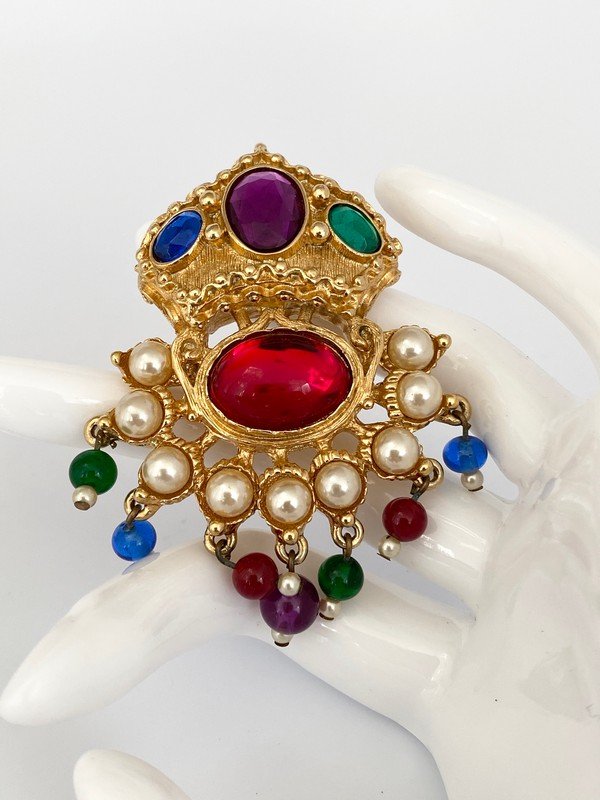 VINTAGE KENNETH LANE JEWELS OF INDIA GRIPOIX BROOCH (1 of 3)