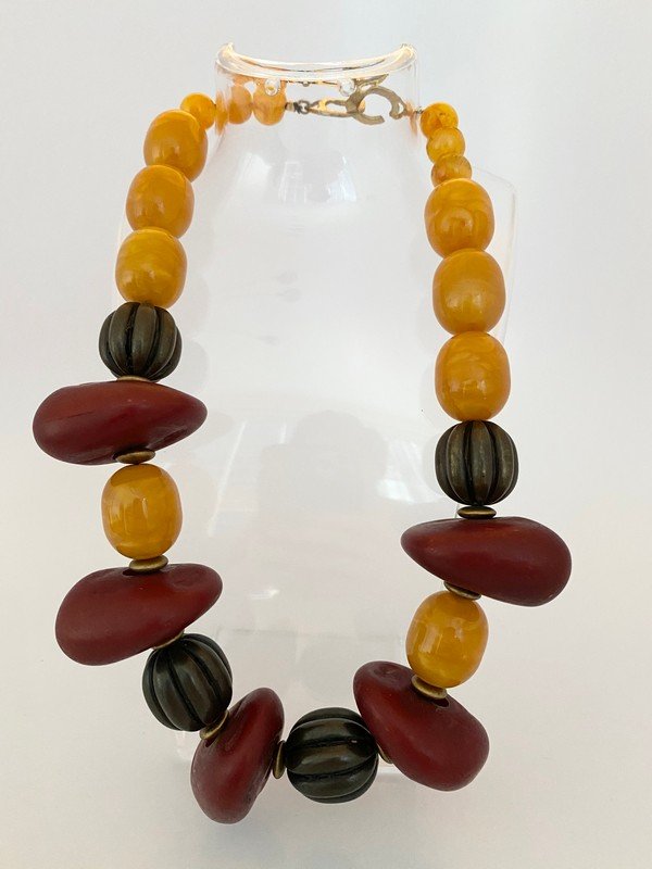 VINTAGE LES BERNARD RUNWAY CHUNKY RESIN NECKLACE: A massive 20" signed Les Bernard chunky resin runway necklace