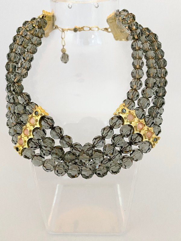 VINTAGE CRYSTAL ROXANNE ASSOULIN RUNWAY 80s NECKLACE: An unsigned (we had the ear clips that were signed in our previous sale) Roxanne assoulin couture crystal jeweled necklace. The piece is rounded and measures 18" with a 4 strand centerpiece drape.