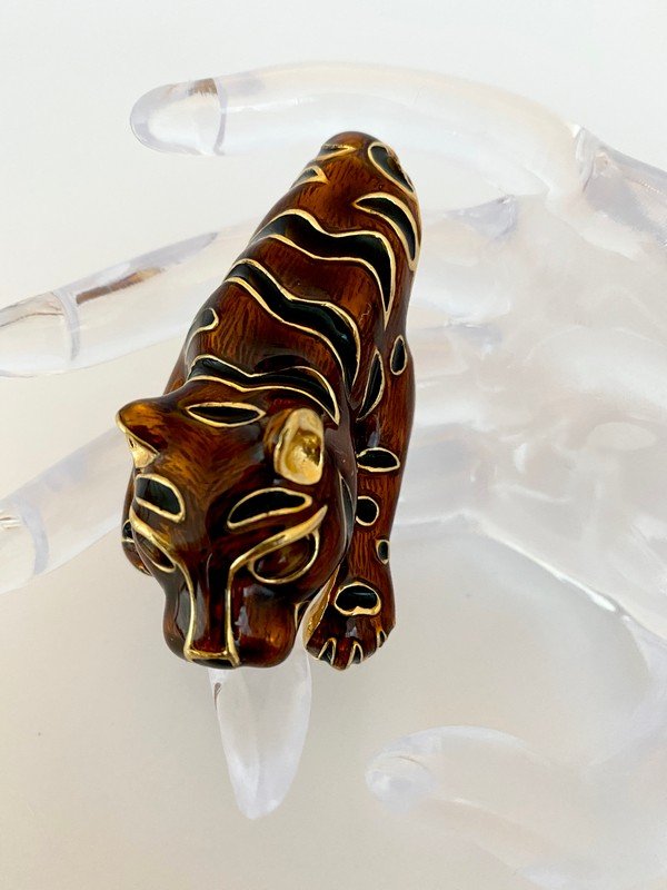 VINTAGE SIGNED CINER ENAMELED PANTHER VINTAGE BROOCH: A close to 3" hand enameled Ciner jeweled tigers eye brooch.