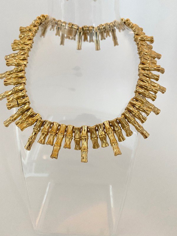 VINTAGE RARE CINER FAUX BAMBOO GOLD PLATED NECKLACE: A rare signed Ciner 1960's never worn classic bamboo necklace strung on chain. Measures 15" but fits like a 18" necklace. Please check the next lot for the matching chandelier earrings