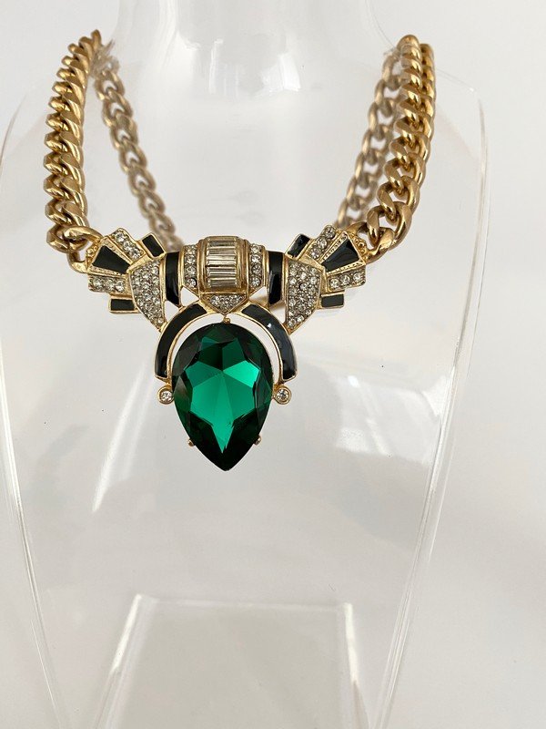 VINTAGE 80S RUNWAY SIGNED CRAFT FAUX EMERALD NECKLACE: A signed enameled and jeweled necklace by Craft. the piece measures close to 18" with a massive faux emerald glass stone surrounded by enamel and crystals