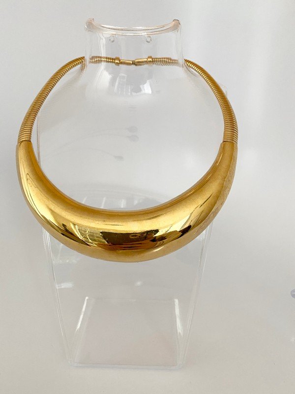 VINTAGE 80S SIGNED GIVENCHY PARIS RUNWAY CLASSIC CHOKER: a Vintage signed Givenchy paris 80's choker that fits up to an 18" neck