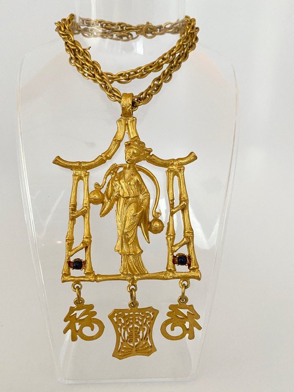 RARE HATTIE CARNEGIE OVERSIZED ASIAN GEISHA NECKLACE: An oversized pendant necklace signed Hattie Carnegie that measures over 5" with a pair of bezel set cabochons on a 17" original chain