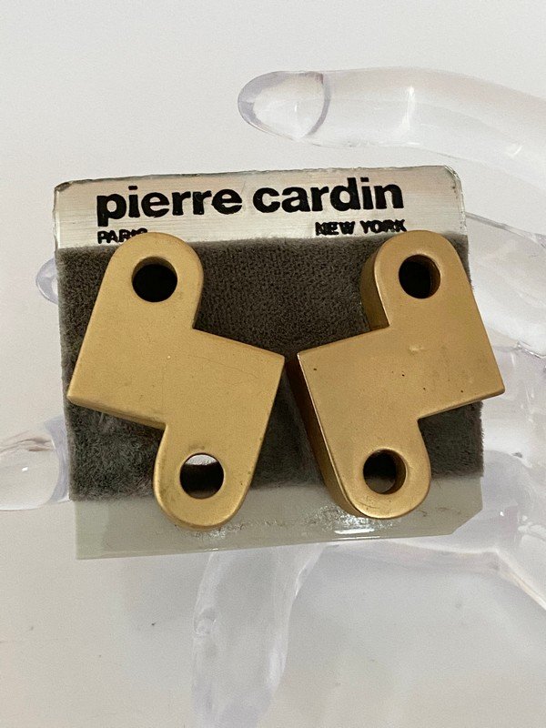VINTAGE 70'S NEVER WORN PIERRE CARDIN RUNWAY EARRINGS: A 1 1/2" pair of clip earrings never removed from the original card!