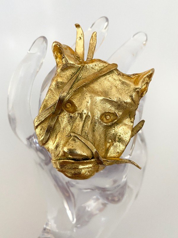 OVERSIZED GILT BRONZE VINTAGE ARTISIAN JUNGLE CAT RING: A size 7 massive gilt bronze jungle cat ring that measures over 2 1/2\"