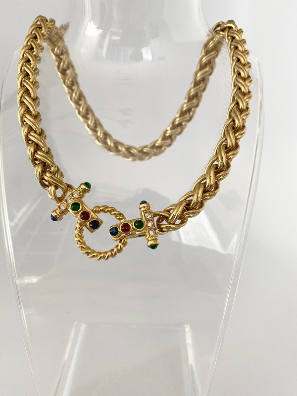 VINTAGE RUBY EMERALD & SAPPHIRE CINER 80'S NECKLACE: A vintage unsigned sample necklace form the 80's from Ciner. Heavy goldtone chain with jeweled front clasp 18"