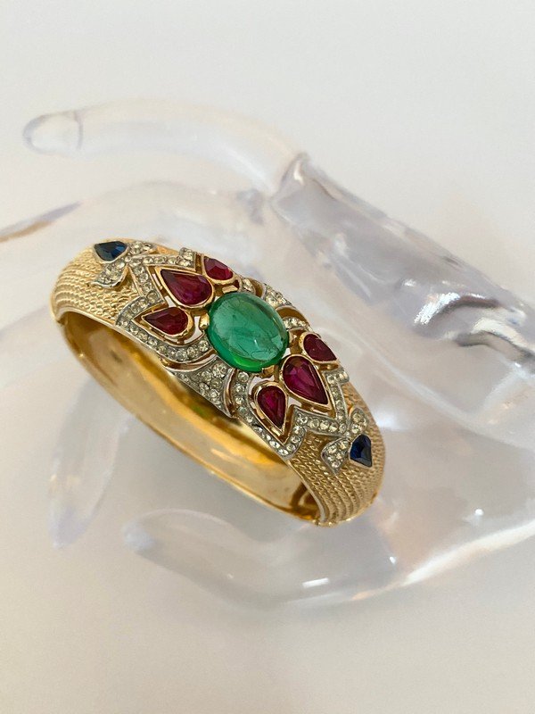VINTAGE TRIFARI JEWELS OF INDIA MOGUL BANGLE BRACELET: An impossible to find signed Trifari 2 1/4" oval jewels of india never worn vintage bracelet. From the estate of a private collector
