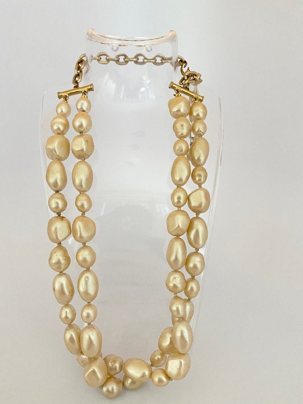 VINTAGE GIVENCHY PARIS OVERSIZED PEARL RUNWAY NECKLACE (1 of 2)