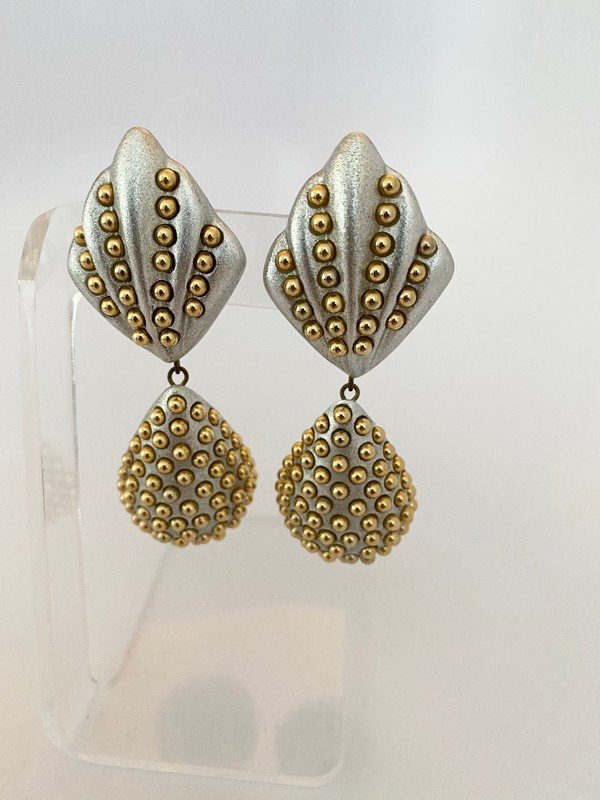 VINTAGE SIGNED JEWELLIANS GROMMET RUNWAY EARRINGS (1 of 2)