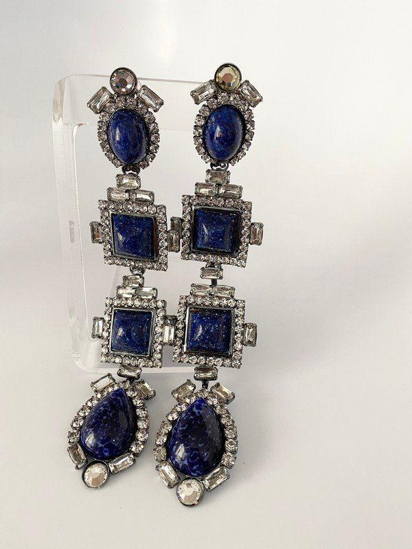 1 OF A KIND VICTORIA SECRET RUNWAY SHOW VRBA EARRINGS (1 of 4)