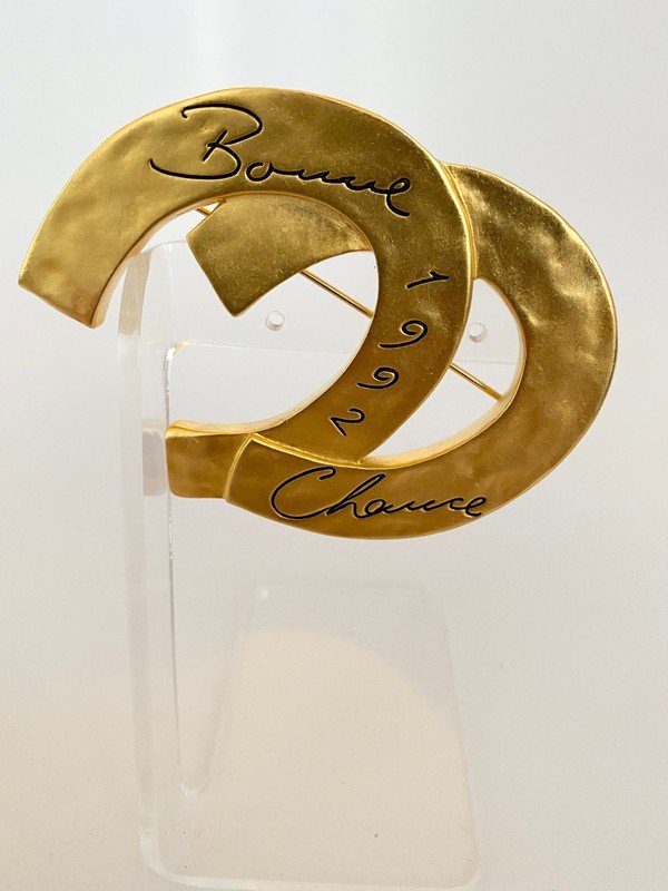 VINTAGE KARL LAGERFELD PARIS RUNWAY LUCKY HORSESHOE PIN (1 of 2)