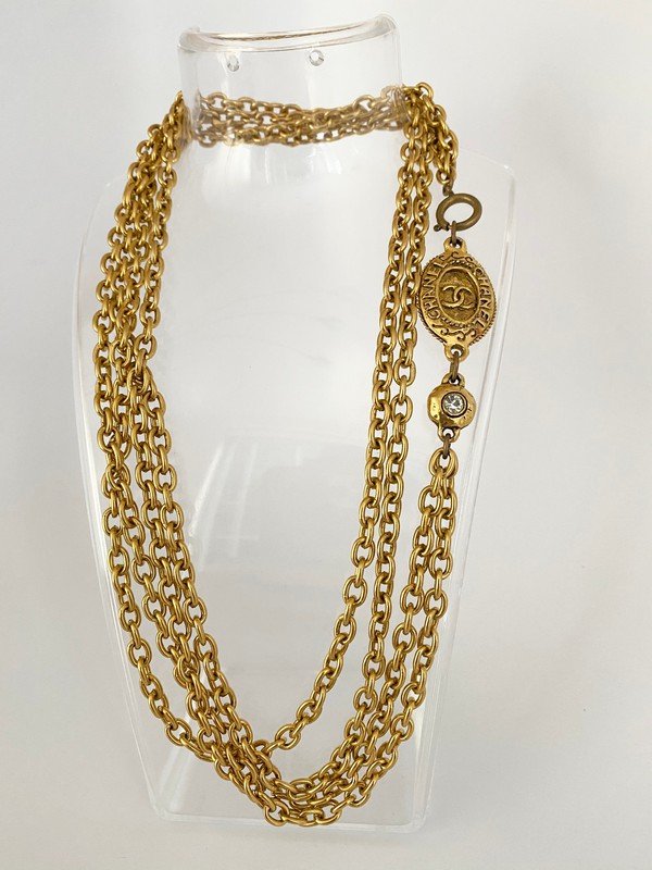 VINTAGE 2 STRAND CHANEL PARIS RUNWAY LOGO NECKLACE (1 of 3)