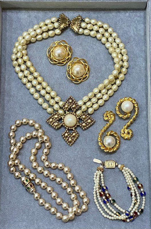 DESIGNER SIGNED GEOFFREY BEENE & 80'S RUNWAY JEWELRY: An estate lot of mint condition vintage costume jewelry consisting of a signed jeweled bracelet by G. Beene and other very large bold state jewelry pieces