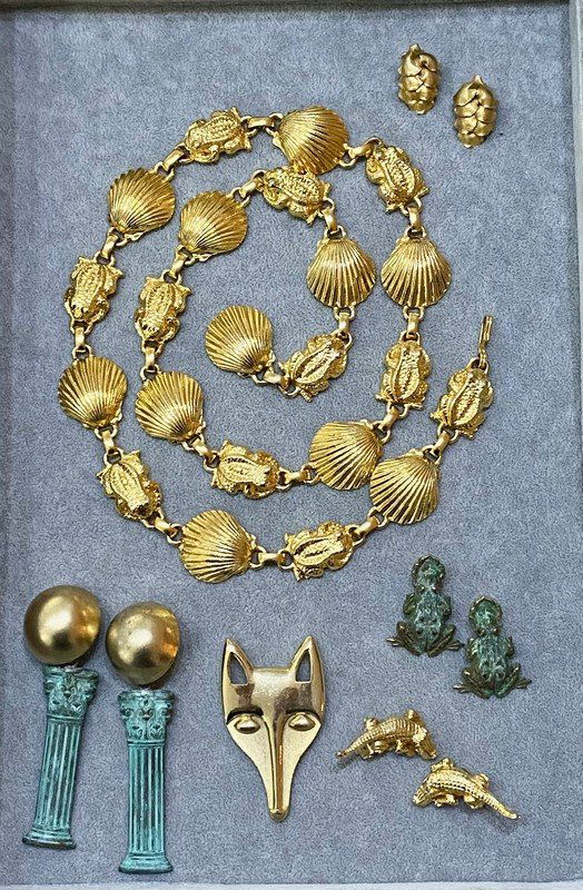 VINTAGE LOT OF SIGNED DESIGNER & 80'S COSTUME JEWELRY (1 of 2)