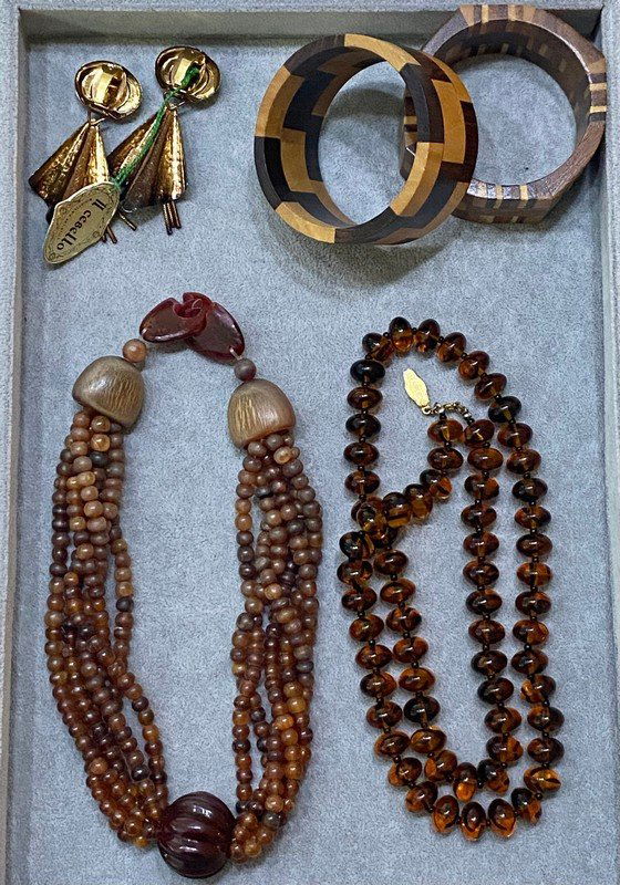 VINTAGE DESIGNER SIGNED & UNSIGNED NATURAL JEWELRY (1 of 2)