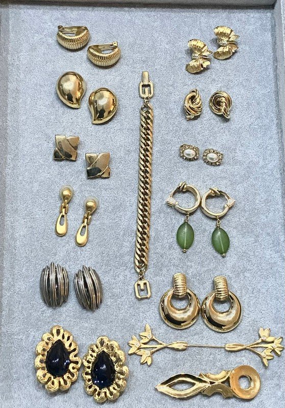 A COLLECTION OF SIGNED GIVENCHY PARIS RUNWAY JEWELRY: An estate lot of mint condition vintage costume jewelry consisting of a collection of mint condition signed Givenchy Paris jewelry from the 80's (one pair of clips needs tightening )