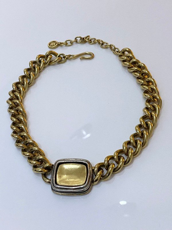 VINTAGE GIVENCHY PARIS 80'S OVERSIZED RUNWAY NECKLACE: A wonderful signed Givenchy Paris New York necklace that measures 19"