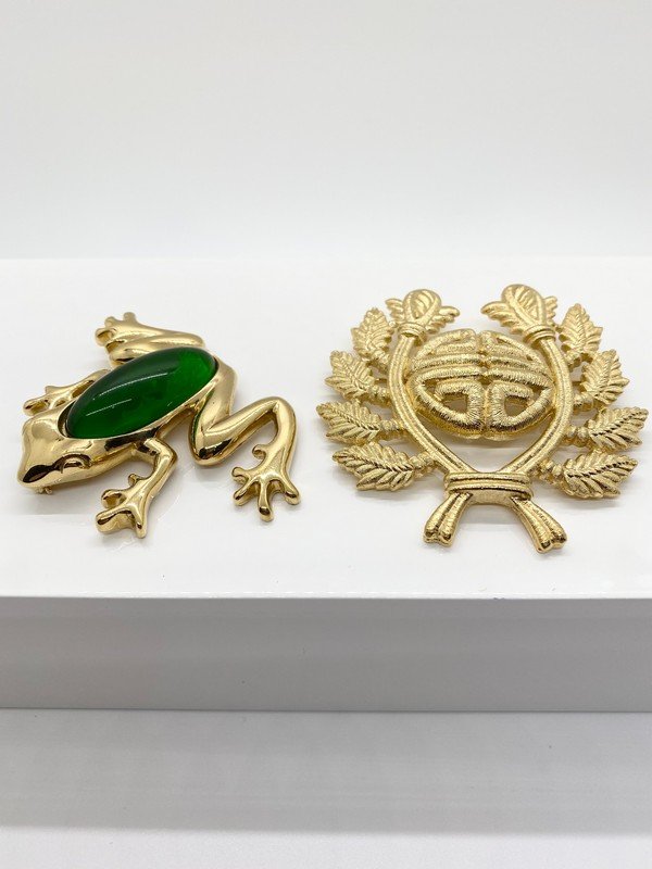 LOT OF VINTAGE GIVENCHY PARIS HAUTE COUTURE RUNWAY BROOCH LOT (1 of 2)