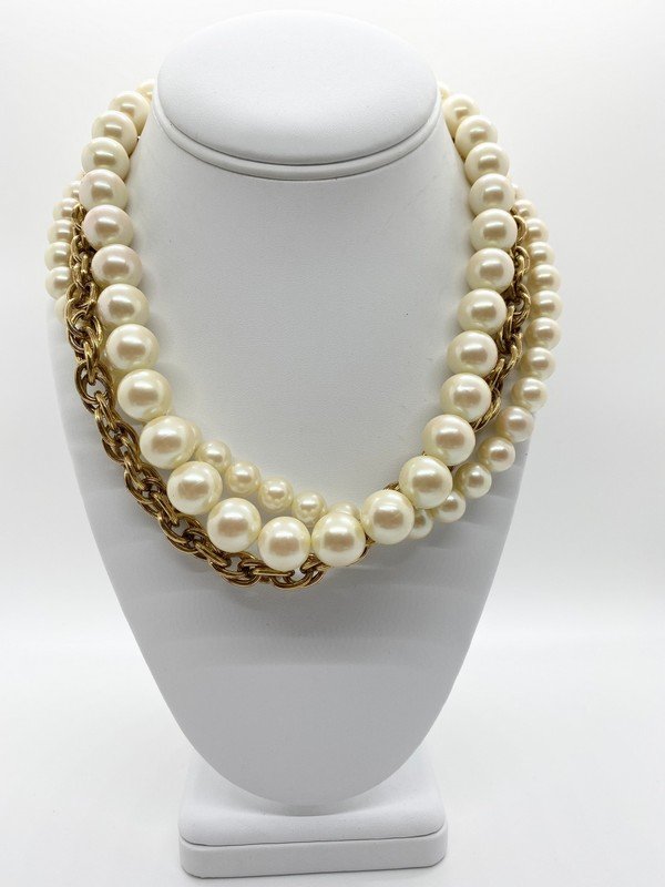 LOT OF VINTAGE GIVENCHY PARIS HAUTE COUTURE RUNWAY NECKLACE: An oversized signed givenchy paris 19" oversized clasp necklace with 2 strands of faux pearls and large chunky chain