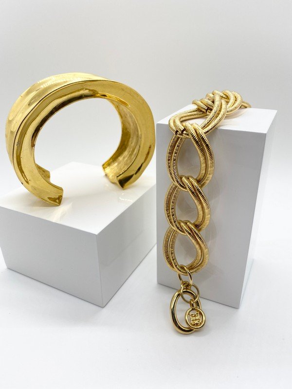VINTAGE GIVENCHY PARIS OVERSIZED 80'S CUFF & LINK BRACELET (1 of 2)