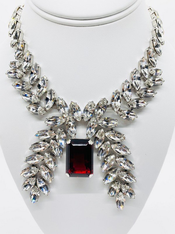 VINTAGE HAUTE COUTURE RUNWAY OVERSIZED 70'S MOGUL NECKLACE (1 of 3)