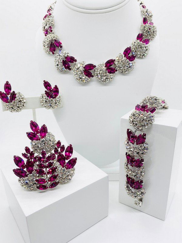 A SIGNED PARURE BY KRAMER OF NEW YORK NEVER WORN HOT PINK SET (1 of 6)