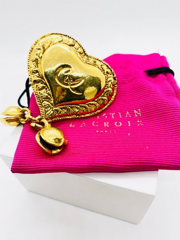 RARE VINTAGE CHRISTIAN LACROIX PARIS OVERIZED HEART CHARM BROOCH (1 of 2)