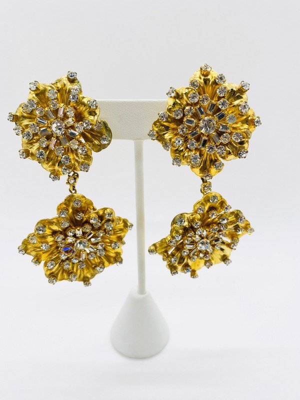 IMPORTANT VINTAGE SIGNED FRANCE 50'S JEWELED FLOWER CHANDELIER EARRINGS (1 of 4)