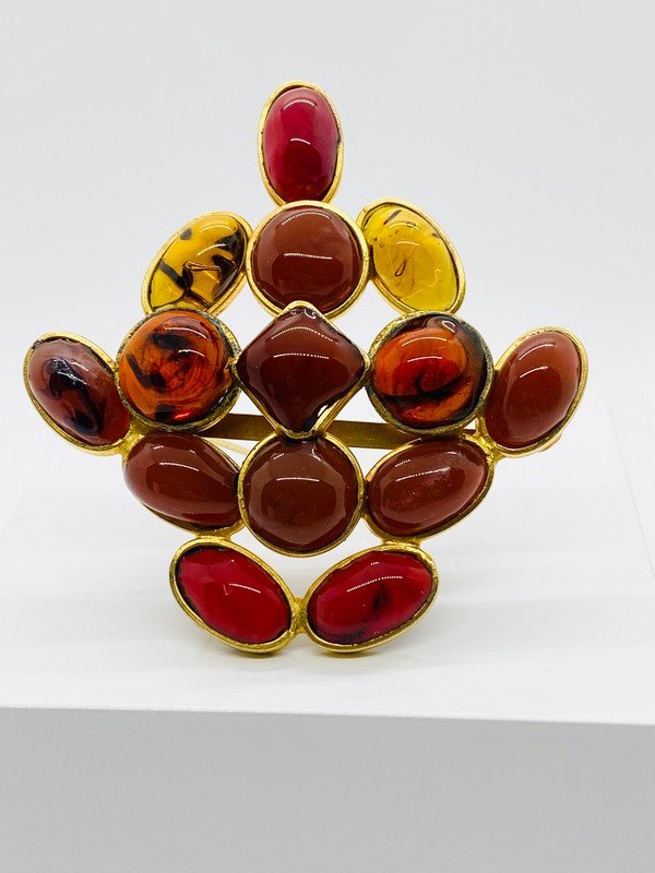 IMPORTANT GOOSSENS PARIS VINTAGE 60'S OVERSIZED MOGUL BROOCH: An important unsigned gripoix brooch made by Gosseens. Measures 3" x3" with no damage