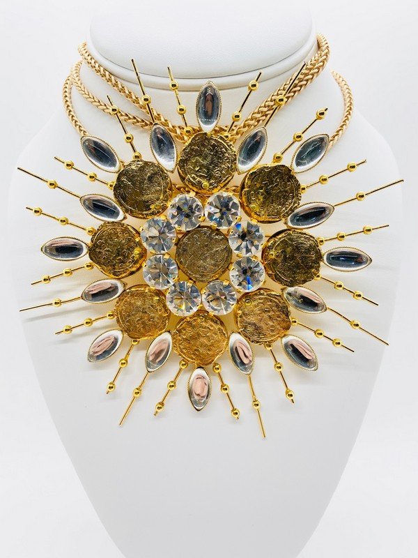 A RARE SIGNED YVES ST LAURENT RIVE GAUCHE OVERSIZED RUNWAY PENDANT (1 of 5)