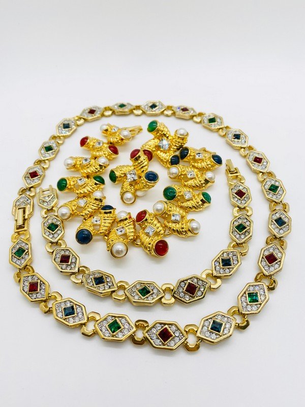 VINTAGE 80'S LOT OF SIGNED & UNSIGNED GOLDTONE MOGUL JEWELRY (1 of 2)