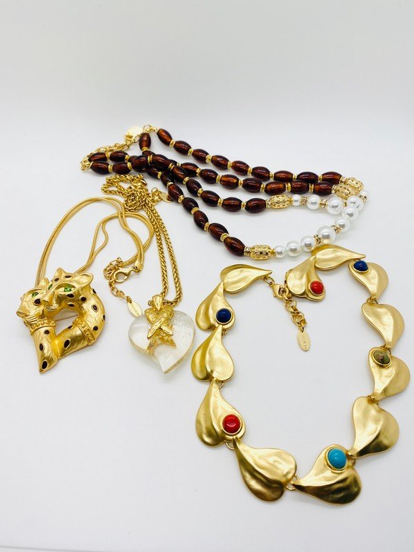 A LOT OF 4 OVERSIZED GLASS DESIGNER SIGNED RUNWAY NECKLACES (1 of 2)