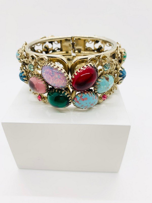 A 70'S HAUTE COUTURE JEWELED GIVENCHY PARIS CABOCHON BRACELET: AN OVERSIZED UNSIGNED GIVENCHY PARIS OVERSIZED PRONG SET GLASS CABOCHON MOGUL BRACELET. MEASURES 2 1/2" WIDE AND 2"TALL