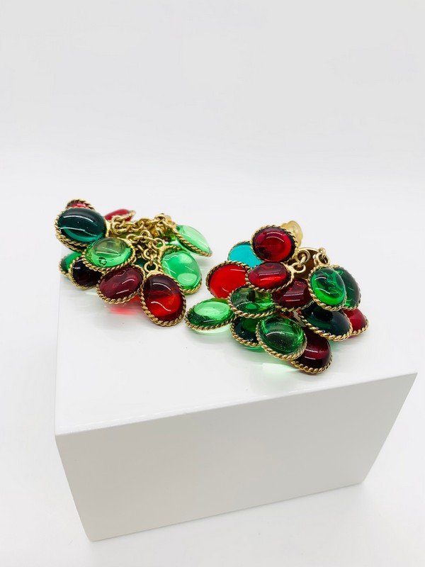 FLAWLESS MASION GRIPOIX FRANCE POURED GLASS RUBY & EMERALD EARRINGS (1 of 3)