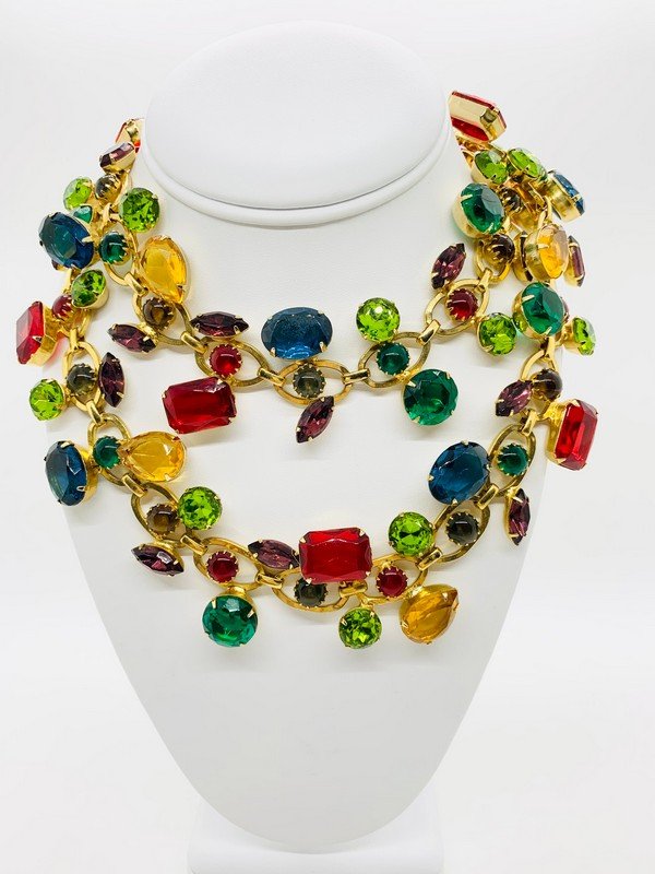 VINTAGE KENNETH LANE KJL RARE 50'S MULTI COLOR BELT NECKLACE: A RARE UNSISGNED KJL BELT THAT LOOKS VERY SMART WORN AS A NECKLACE. MEASURES 32"