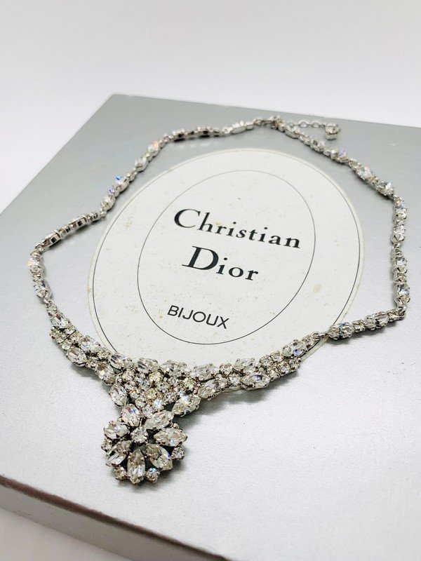 VINTAGE CHRISTIAN DIOR 60'S BLINDING CLEAR CRYSTAL NECKLACE (1 of 3)