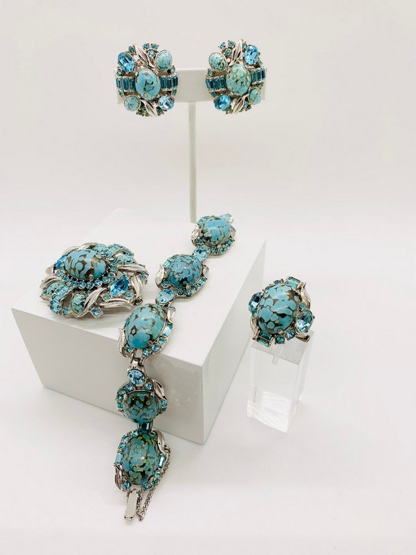 RARE VINTAGE HOLLYCRAFT BRACELET, BROOCH, EARRINGS, & RING SET (1 of 2)