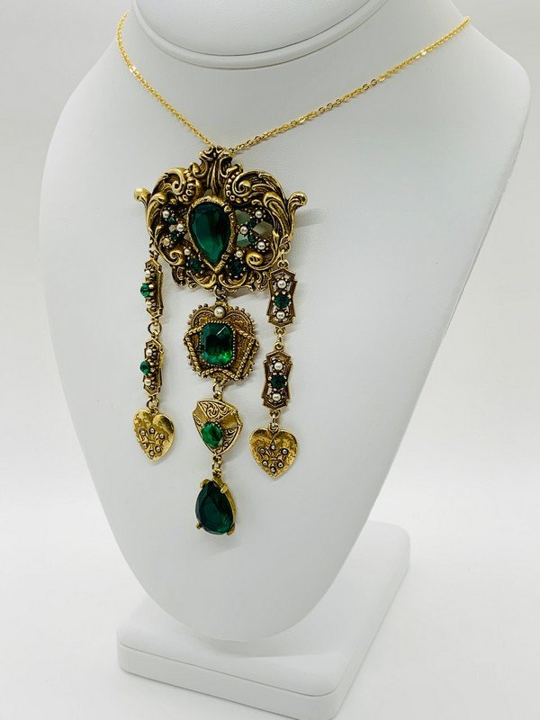 MUSEUM QUALITY SIGNED EARLY CORO REGAL EMERALD RHINESTONE 5" PENDANT NECKLACE (1 of 3)