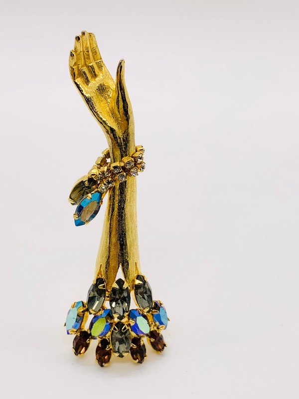 MUSEUM QUALITY ELSA SCHIAPARELLI RARE JEWELED GILT ARM BROOCH (1 of 2)